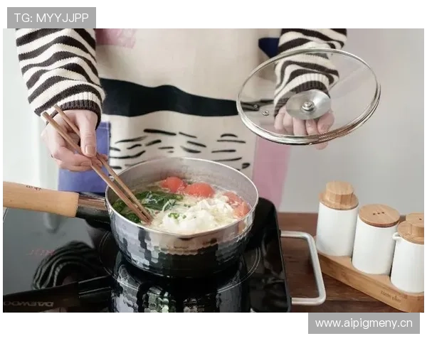 李冰洁训练完顺手拎走三块金牌，回家当锅盖用？