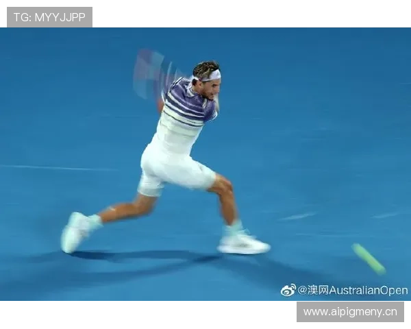 纳达尔又在训练场上活像个考古学家，这身材跟他球风对不上啊！