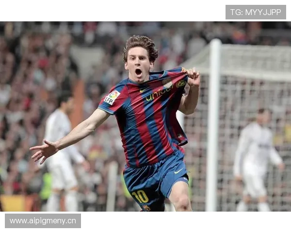 莱万多夫斯基头球与脚下技术解析：得分手段是否全面