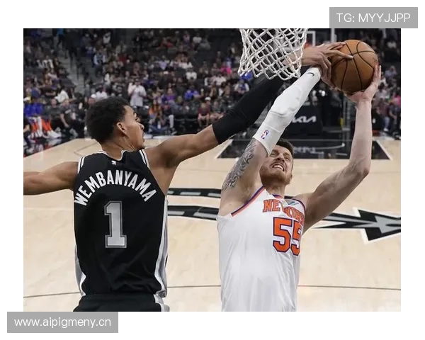 米切尔·罗宾逊挡拆制造错位，助球队内线防守效率提升明显